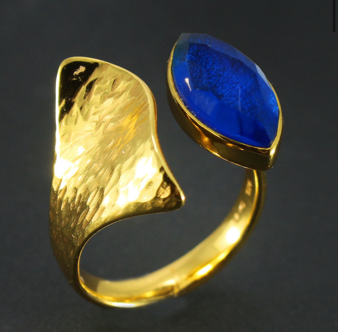 Δαχτυλίδι 925 Επιχρυσωμένο με Ορυκτή Πετρα και Σφυρίλατο Φινίρισμα