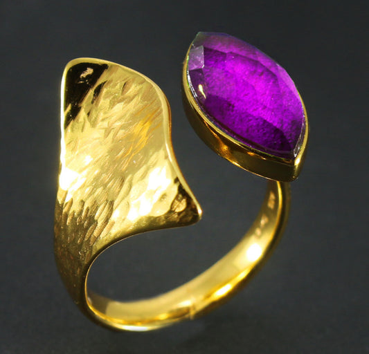 Δαχτυλίδι 925 Επιχρυσωμένο με Ορυκτή Πετρα και Σφυρίλατο Φινίρισμα