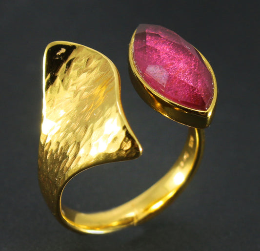 Δαχτυλίδι 925 Επιχρυσωμένο με Ορυκτή Πετρα και Σφυρίλατο Φινίρισμα